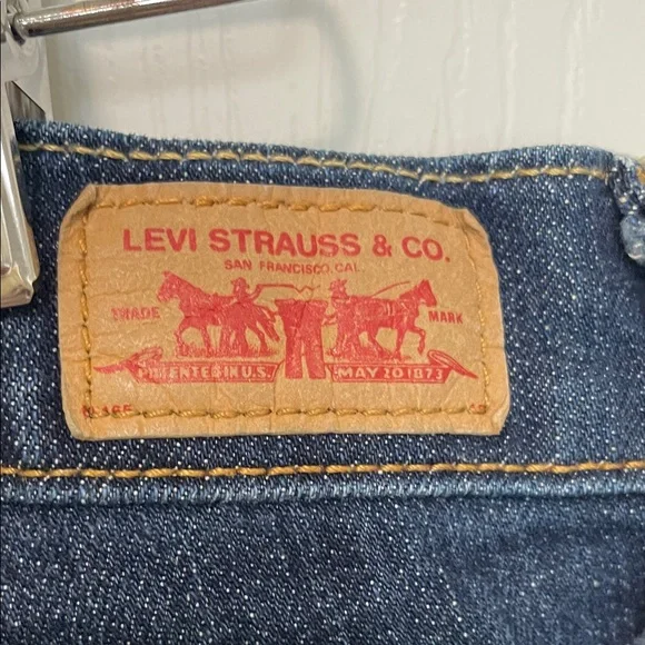 Levi's Junior’s Dark Blue Boyfriend Jeans - Picture 4 of 10